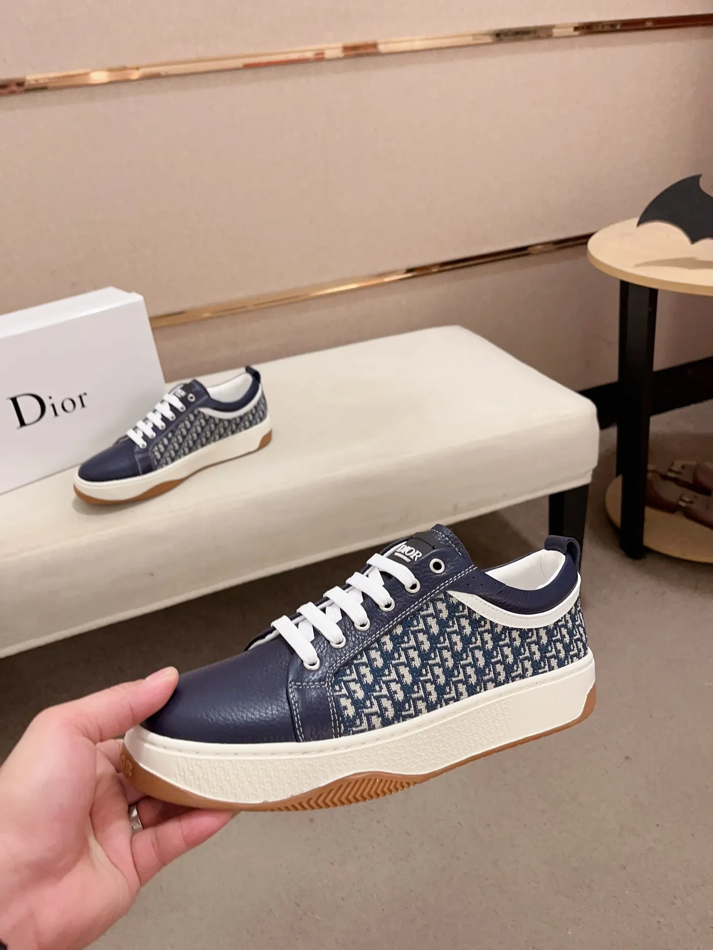 Factory price: 420💰[Dior·Dior] New casual sports style men's shoes, new spring and summer design, perfect workmanship, lace-up lazy style to create wardrobe quality, upper: imported first-layer cowhide, sheepskin lining is soft and comfortable, ultra-light TPU wear-resistant outsole, simple, versatile fashion men's shoes, excellent color code number 38--44. (Can be customized for 45 non-refundable)